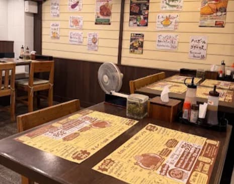 店内:グループで使える神戸トンテキ プロンポンのテーブル席