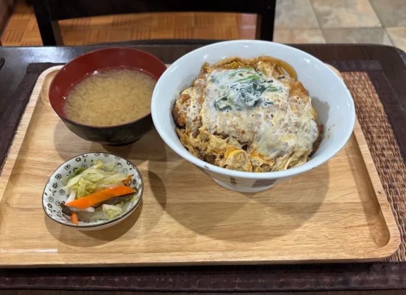 料理：リーズナブルな価格帯のとん清 日本食レストランのかつ丼