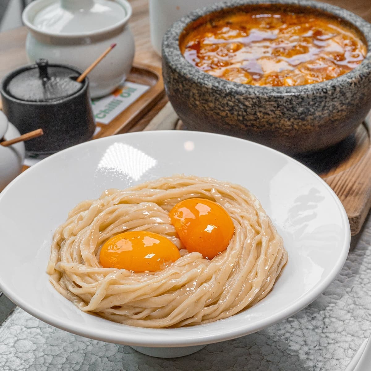 濃厚つけ麺（生卵トッピング）の提供イメージ