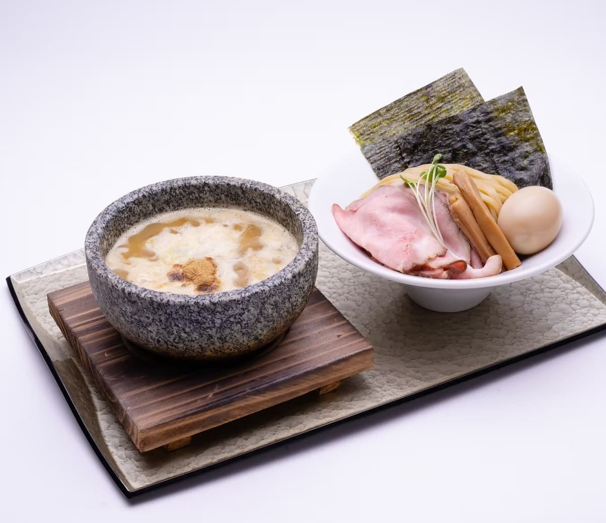 濃厚つけ麺（チャーシュー・味玉トッピング）の商品イメージ