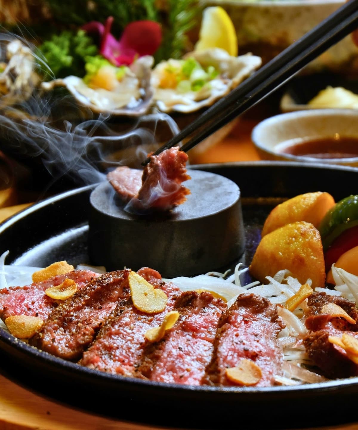 NEO Shakariki432の溶岩プレートで焼く牛ステーキ