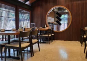 彁 SOUSAKUの和洋が融合した落ち着いたモダンな店内