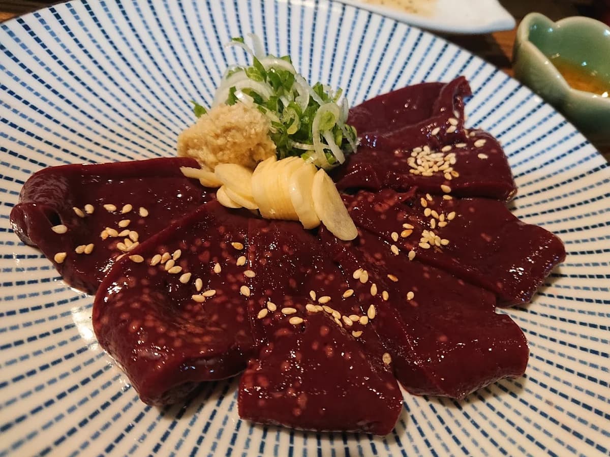 伊藤家の新鮮なレバー刺し