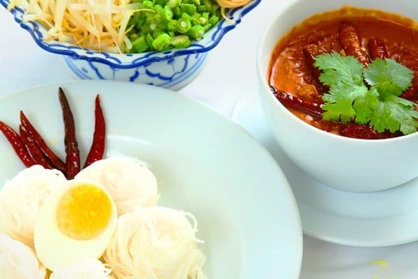 Baan Ice名物のカノムジーンと南タイ風カレー