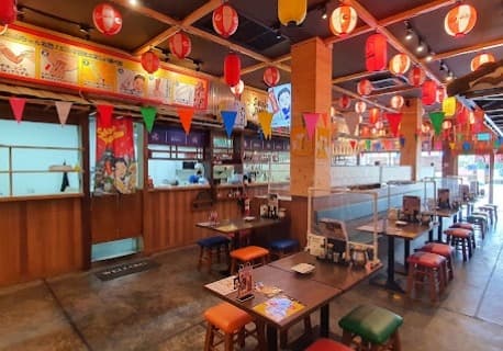 世界の山ちゃん（オンヌット店）の店内
