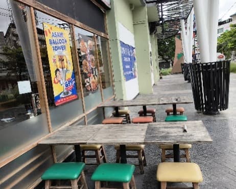 世界の山ちゃん（オンヌット店）のテラス席