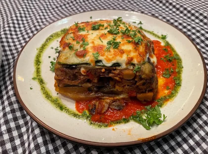 料理：伝統ギリシャ料理のエフラのムサカ