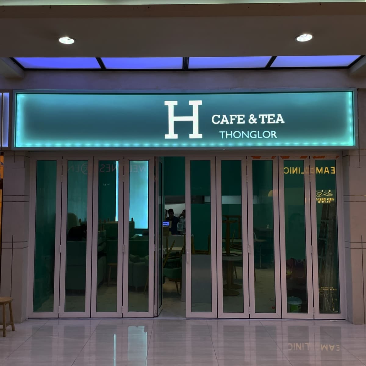 H CAFE & TEA Thonglor