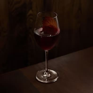 Sanctuary Bangkokの赤いシグネチャーカクテル