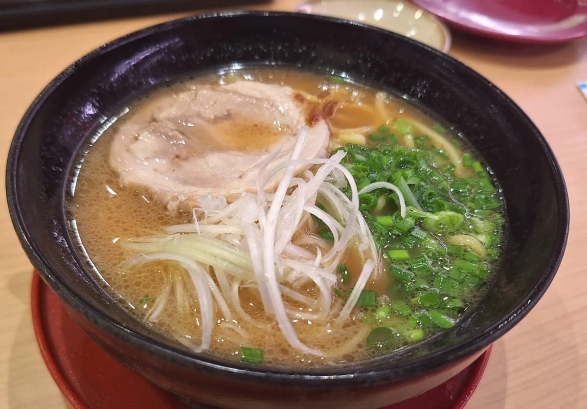 スシロー オンヌット店で提供されている大人気の豚骨