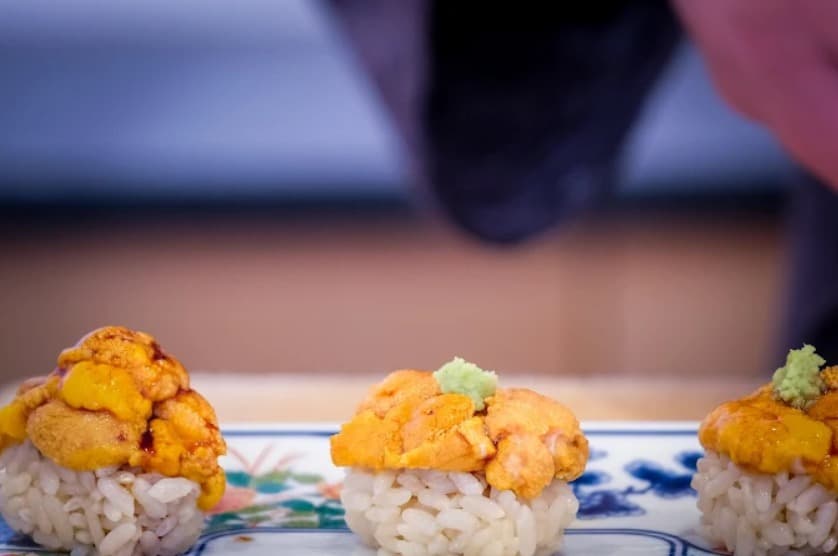 料理:見た目にも楽しめるすし七㐂のウニ