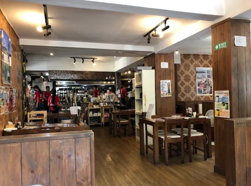 店内:気軽に使えるHokkaido Restaurant Genshiyakiのテーブル席