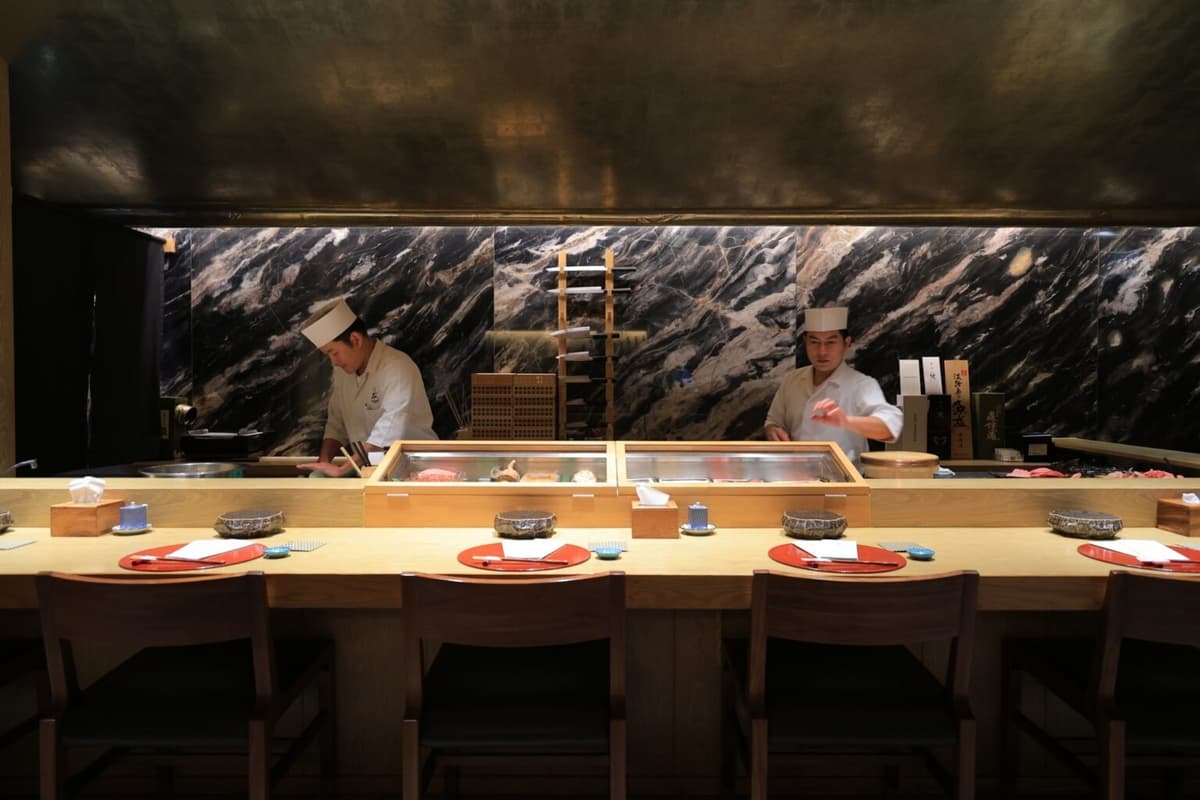 鮨割烹 いし本
