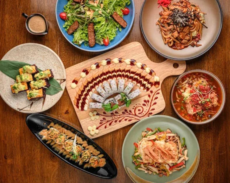 料理:見た目の華やかさも楽しめるますまき寿司バーの料理