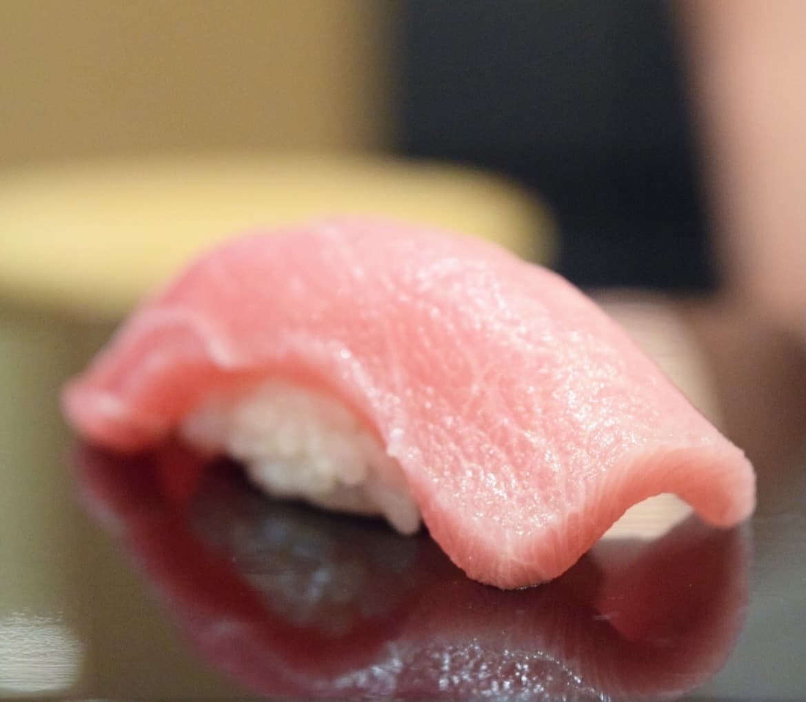 Sushi Kubotaの脂がのった大トロの握り寿司