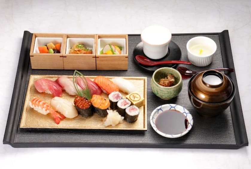 料理:極上の天翔(TEN-SHOW Live kitchen)の握り寿司