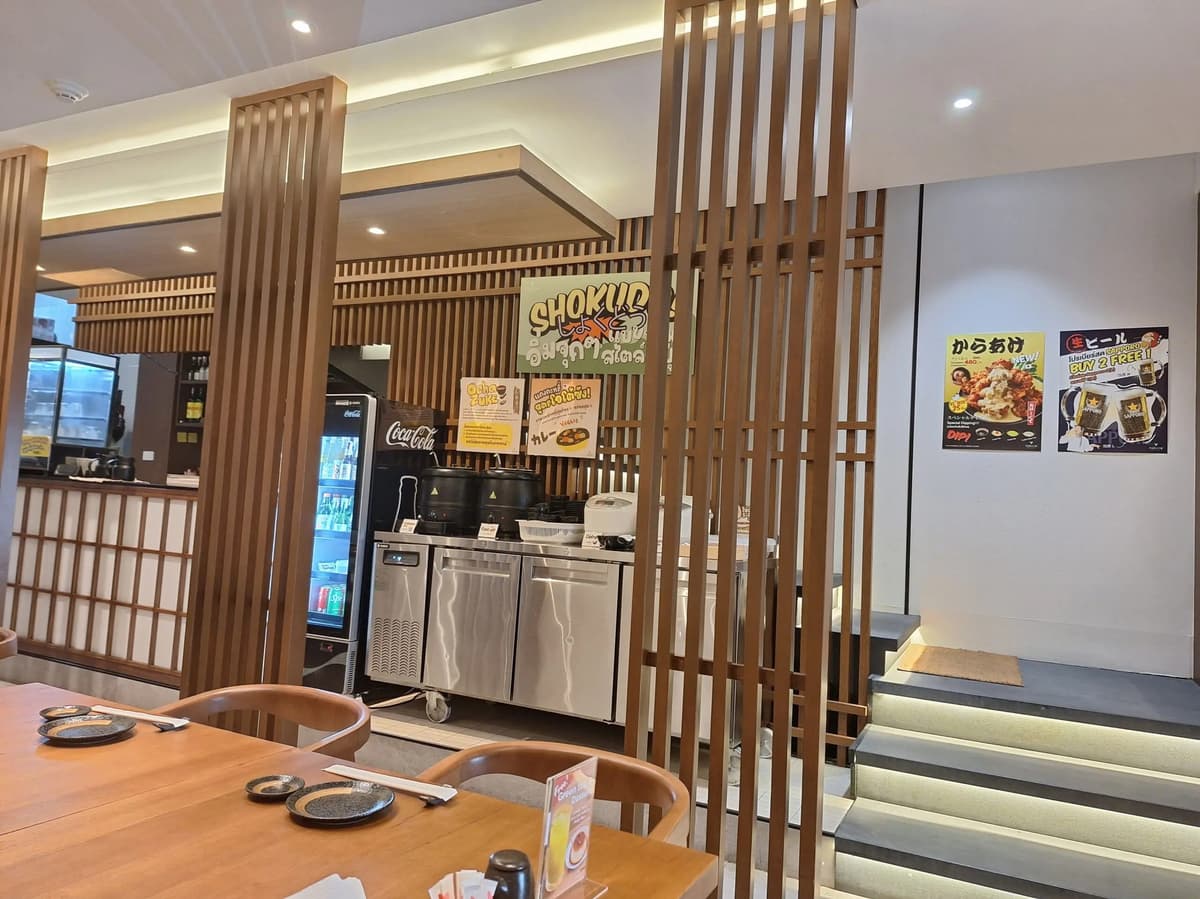 内装:気軽に足を運べるエカマイのユリジン居酒屋の店内