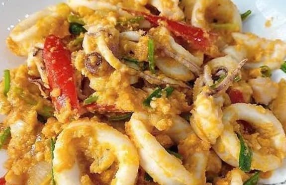 ヤーンハイタレー・シーフードのシーフード炒め料理