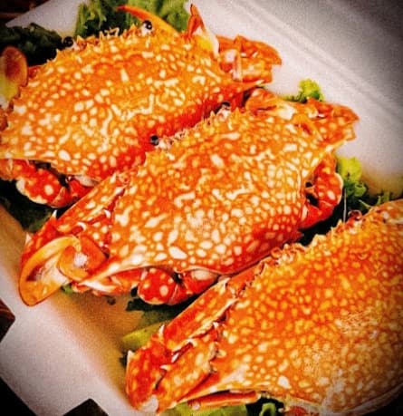 Huan Seafood オンヌット店のカニ料理