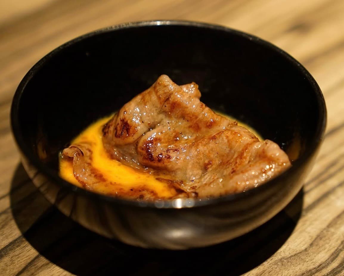 卵黄入りのタレに焼いた和牛を絡めた野原焼き