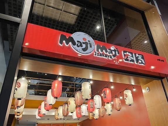 外観:駅直結で便利なMaji Maji Gateway Ekkamaiの入口