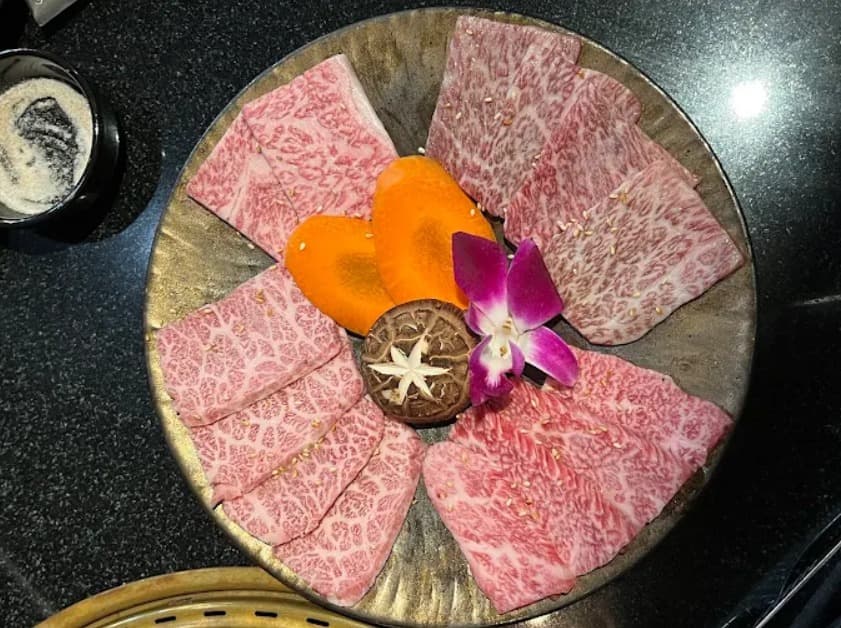 料理:日本国内の仕入れた焼肉 円の焼肉セット