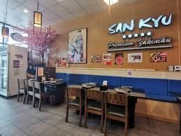 店内:過ごしやすい雰囲気の和牛焼肉 三休の店内