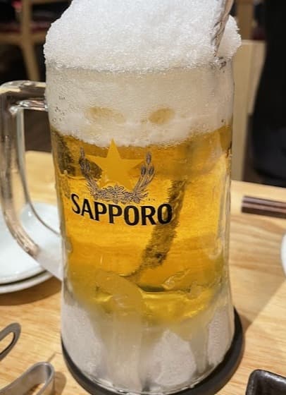 ジョッキで提供される冷えた生ビール