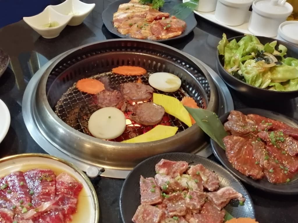 焼肉三休アソーク店のメニュー各種