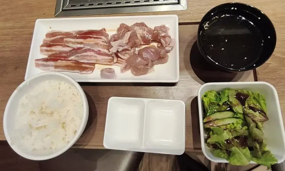 焼肉ライク (ターミナル21アソーク)の豚チキンセット