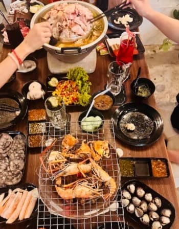 Kin Aroi Buffet Moo Krathaのムーガタ食べ放題