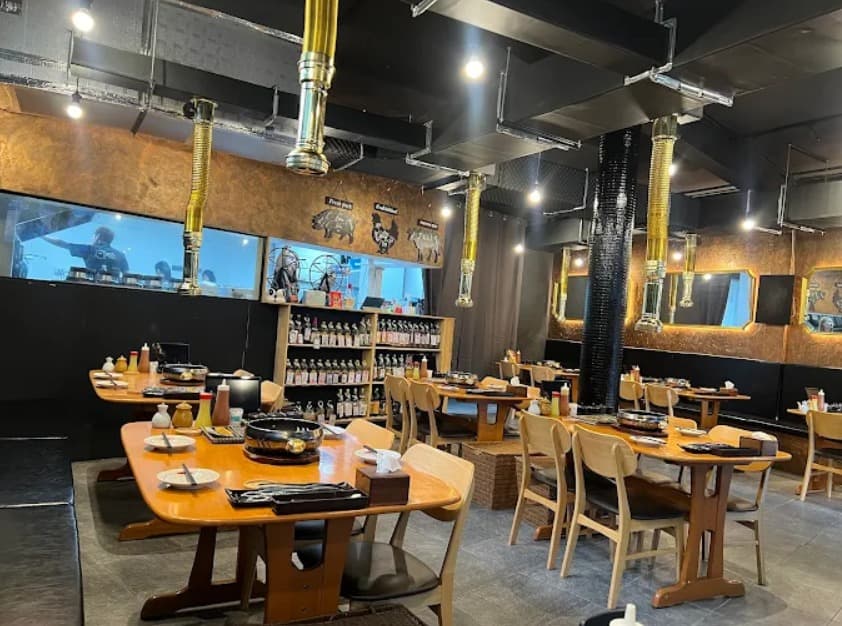 店内:深夜帯でも便利なTokyo Grill 31 炉庵離れのテーブル席