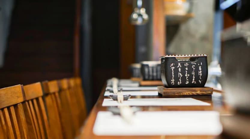 店内:お一人様でも利用しやすいにく処 鈴㐂のカウンター席