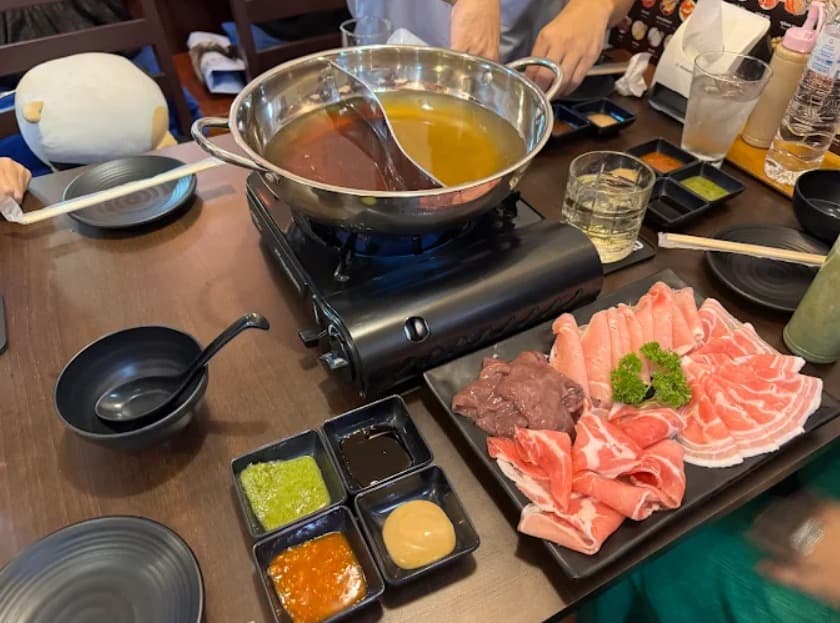 料理:2種類のスープが選べるJing Jing Shabu Shabuのしゃぶしゃぶ