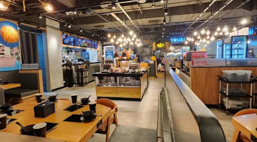 店内:広々としたYou & I Premium Suki Buffet The Emquartierの