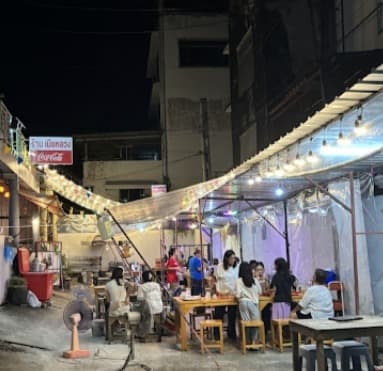 Mia Luang Moo Krathaの夜の外観