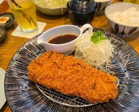 料理:独自の衣でサクッと揚げられたとんかつ まい泉 エムクオーティエのとんかつ