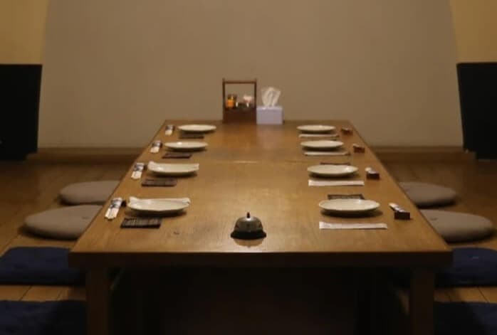 LABURI Shabu Izakaya Bangkokのテーブル席