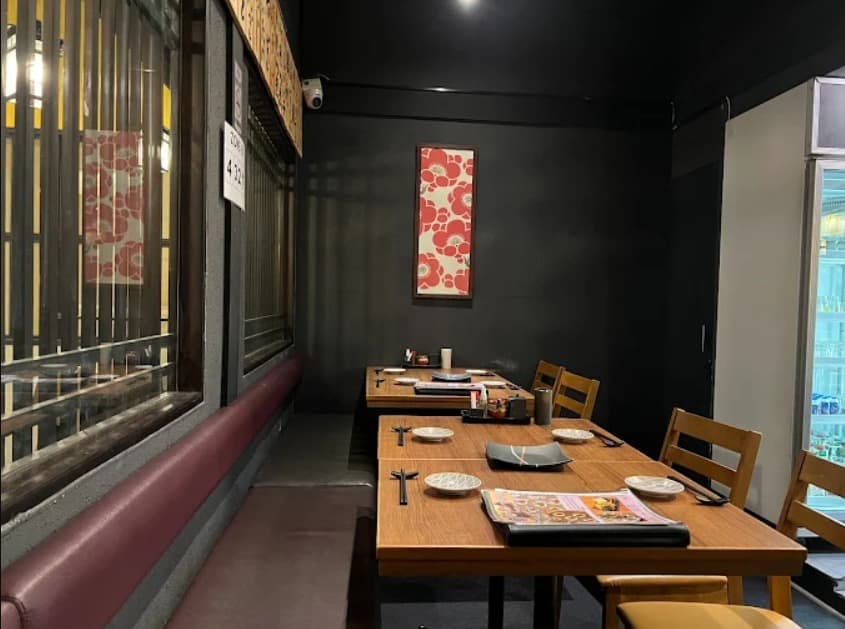 店内:周囲の視線を気にせず過ごせる福福 Fuku Fukuのテーブル席