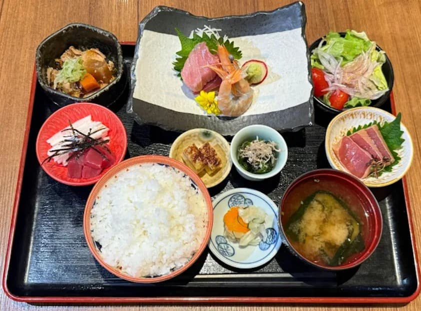 料理:1日限定10食の福福 Fuku Fukuの生本マグロ100%定食