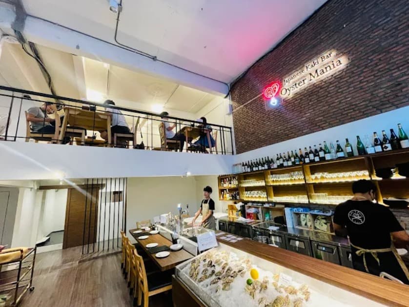 店内:お酒のメニューも揃っているオイスターマニア/Oyster maniaの店内