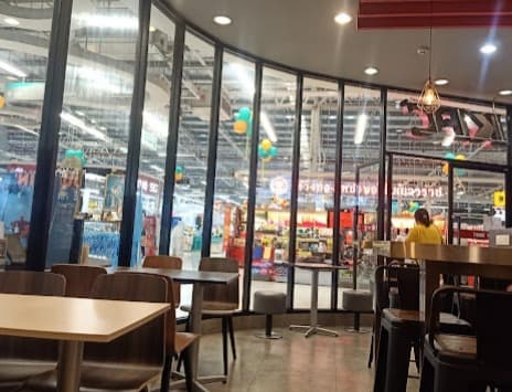 KFC Lotus Onnut 80店の店内