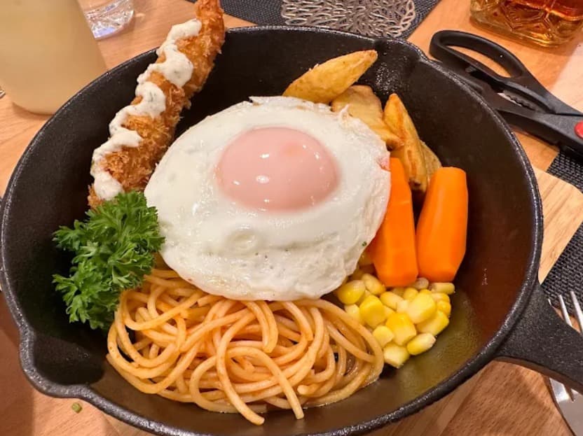 料理:おかずいっぱいで満足感のあるまんぷく弁当道場 もぐもぐのデミハンバーグ定食