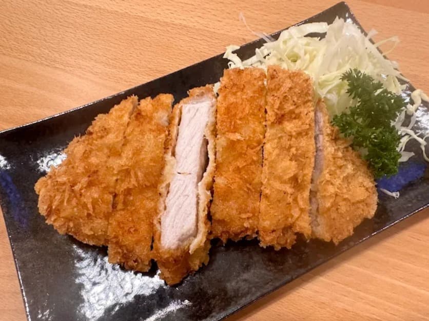 料理:カラっと揚がったまんぷく弁当道場 もぐもぐのとんかつ