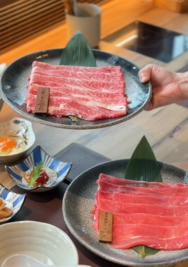 HITORI SHABUで提供されるA5和牛と赤身肉のしゃぶしゃぶ用スライス