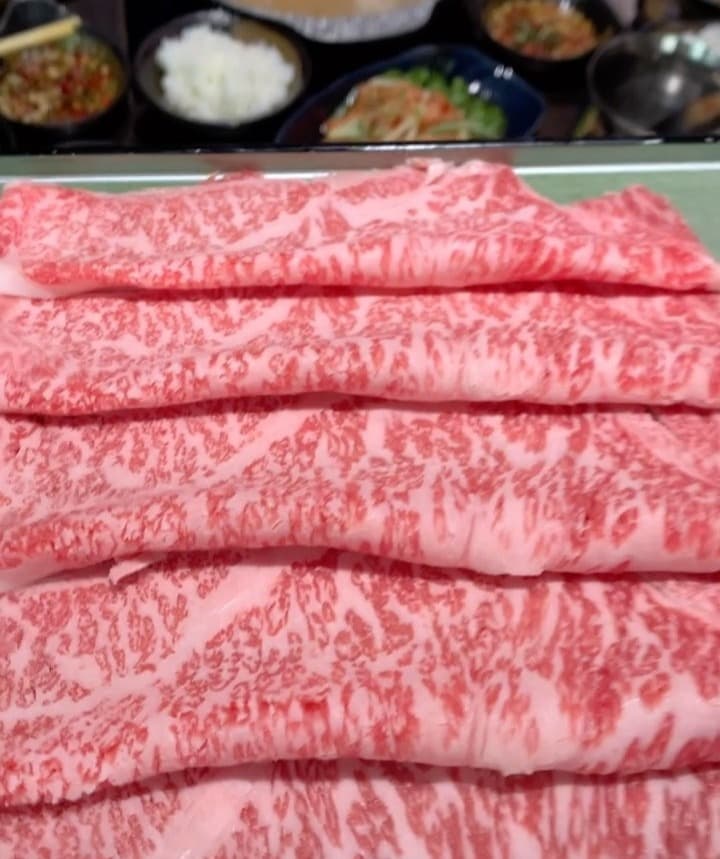 Suki Masaの上質な和牛しゃぶしゃぶ用スライス