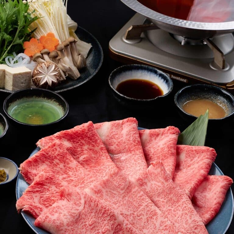 Yuzu Sukiの黒毛和牛しゃぶしゃぶと野菜盛り合わせ