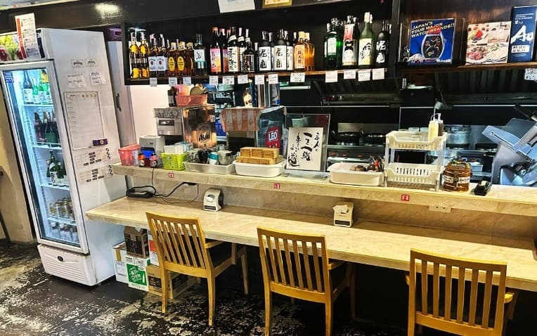 福いち - しあわせ食堂のカウンター席