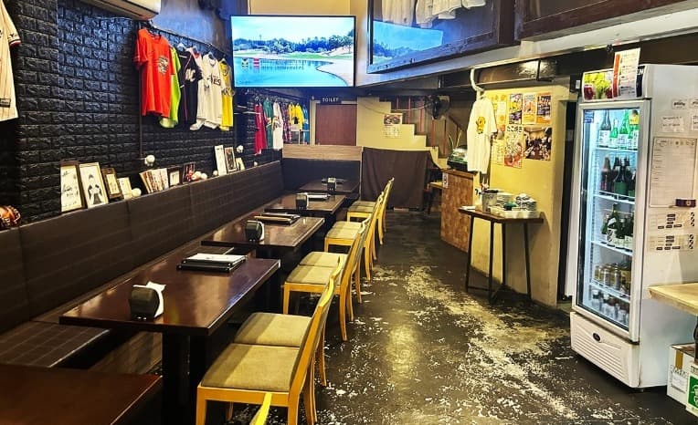 福いち - しあわせ食堂のテーブル席