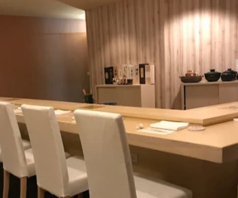 店内:穏やかな接客の評判も良いOMAKASE kappo hisa割烹ひさ